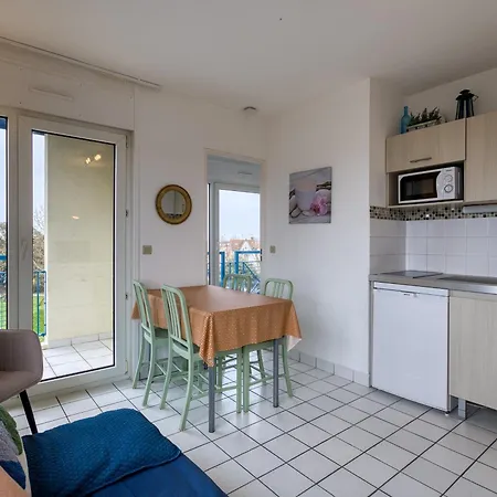 Apartment : T2 Panoramique Sur La Pour 2 Avec Piscine - Fr-1-258-185 Châtelaillon-Plage